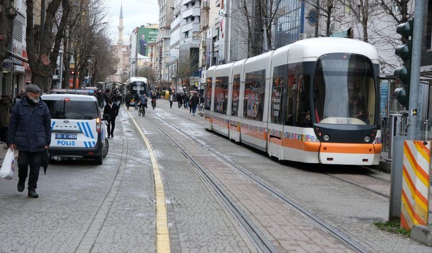 Eskişehir'de bayramda sokaklar boş ama emekçiler iş başında!