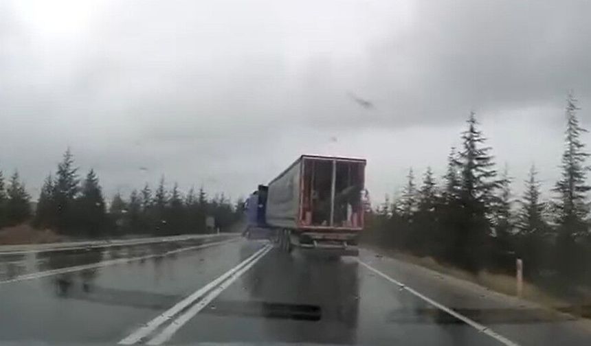 Eskişehir'de ölüm böyle geldi: Korkunç kaza saniye saniye kamerada...