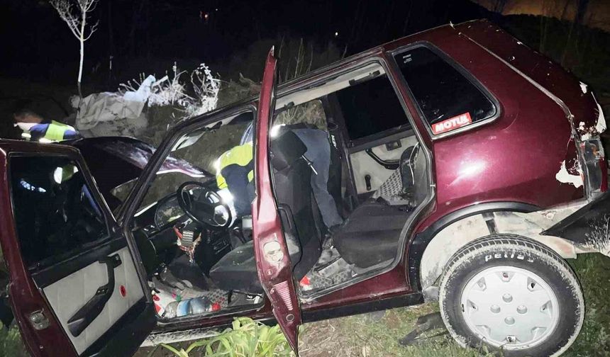 Emet'te otomobil şarampole yuvarlandı