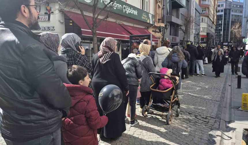 Eskişehir'de uzun kuyruklar oluşturdu: İşte sebebi...