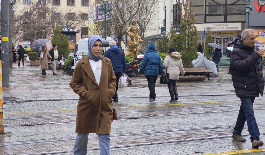 Meteoroloji uyarmıştı: Eskişehir'i sağanak vurdu!