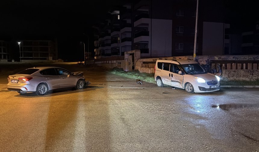 Eskişehir trafiğinde pes dedirten çarpışma: Biri ehliyetsiz, diğeri alkollü!