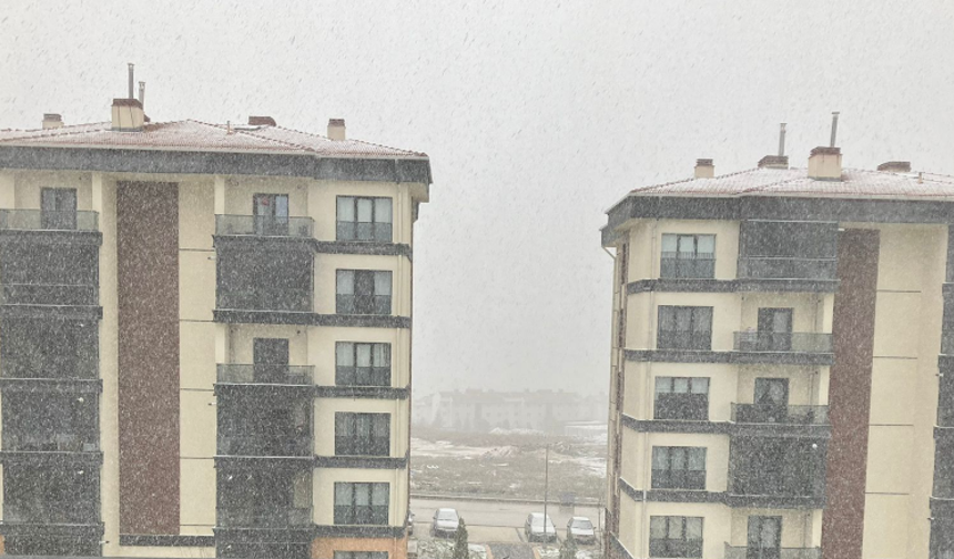Eskişehir'e Nisan ayında kar yağdı!