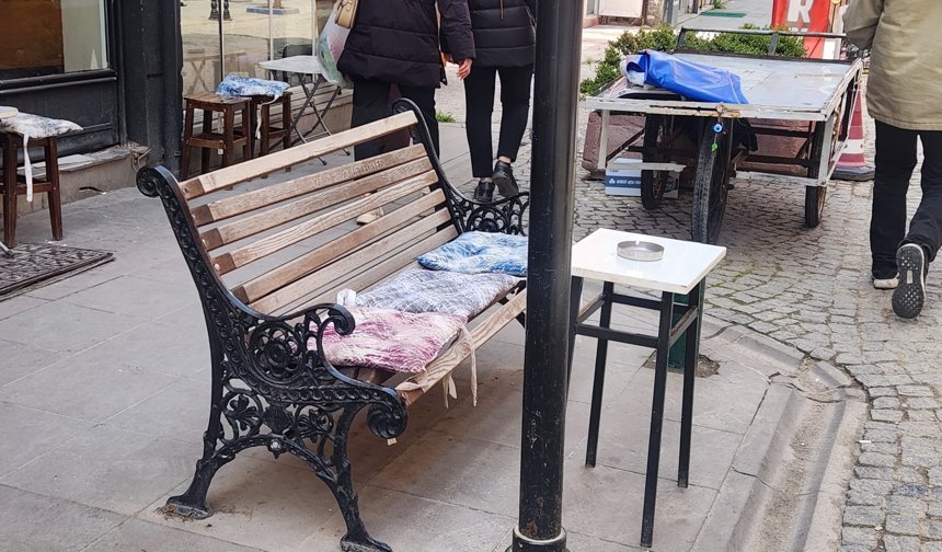 Eskişehir'de kamuya ait banklar işletmelerin alanı mı oldu?