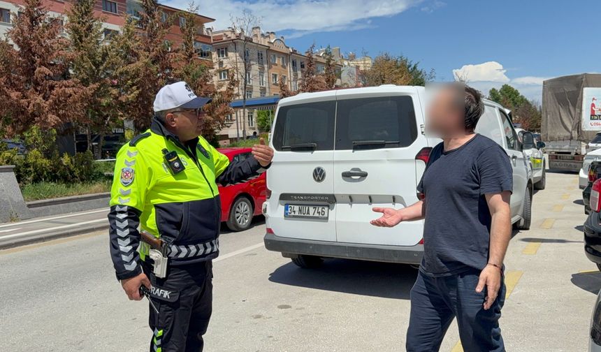 Eskişehir'de ceza yiyen sürücü “tuzak kuruyorsunuz” diyerek polise tepki gösterdi