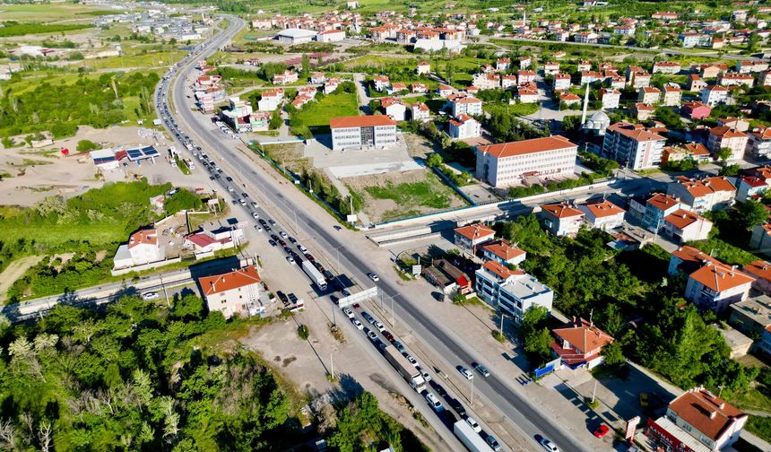 Bayram dönüşü başladı, araç kuyruğunun sonu gözükmedi!