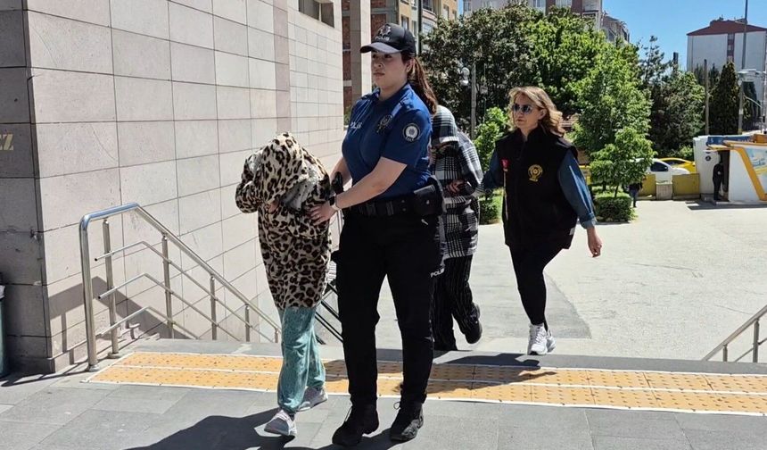 Eskişehir'de şoke eden hırsızlık: Boynundaki 185 bin TL'lik altınları çaldılar!