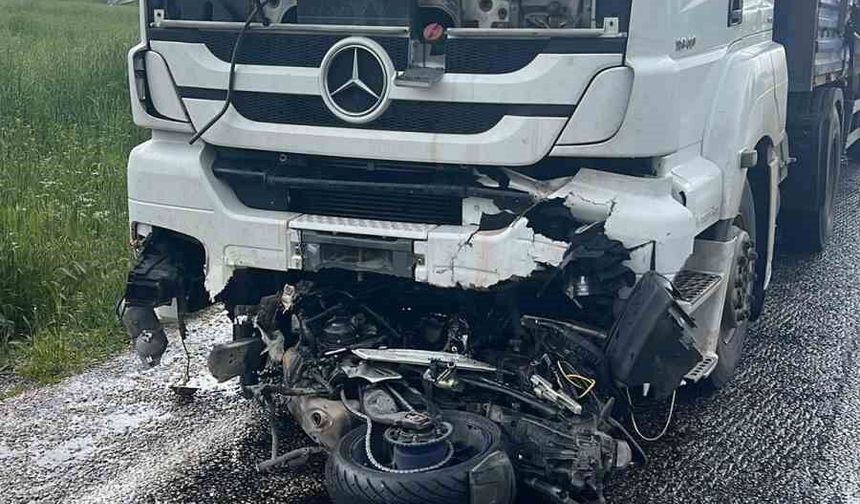 Afyonkarahisar'da trafik kazası: Sürücü feci şekilde can verdi!