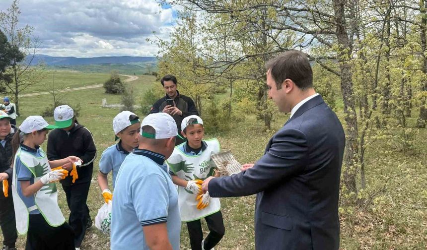 Çavdarhisar'da orman yangınlarına karşı çevre temizliği