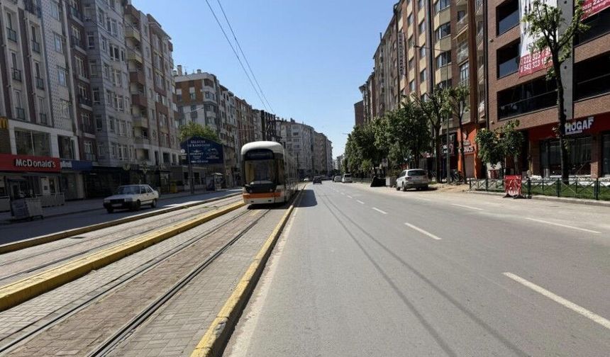 Eskişehir'de bayramın ilk günü cadde ve sokaklar boş kaldı!