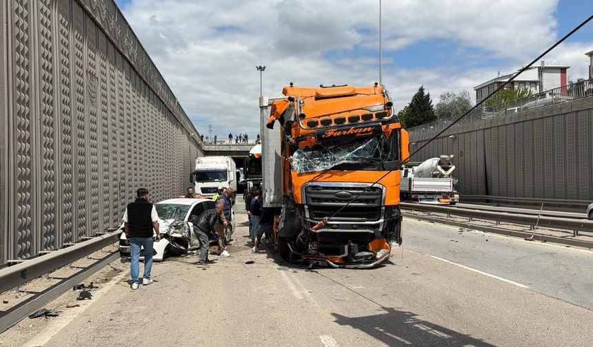 Eskişehir trafiğini felç eden kaza: Araçlar hurdaya çıktı!