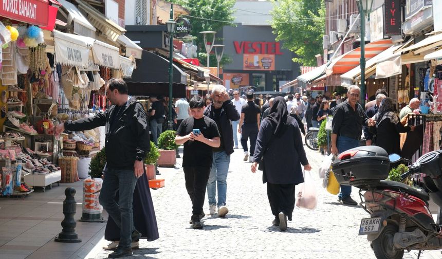 Eskişehir’de arife telaşı sokaklara taştı