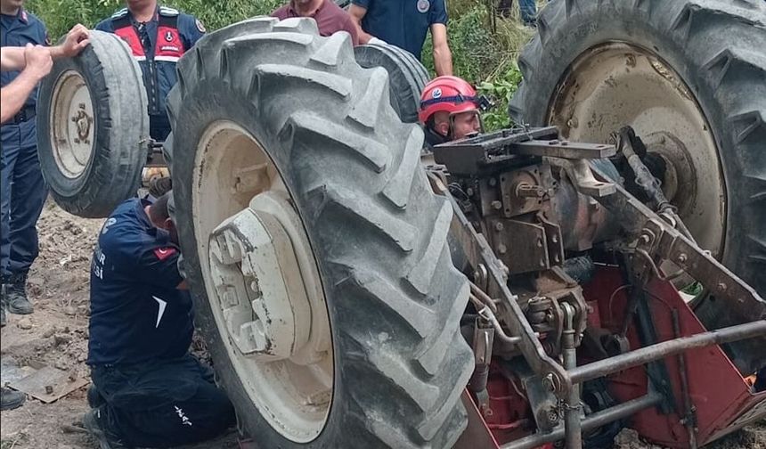 Eskişehir'de traktörün altında kaldı: Yaşlı adam ölümden döndü!