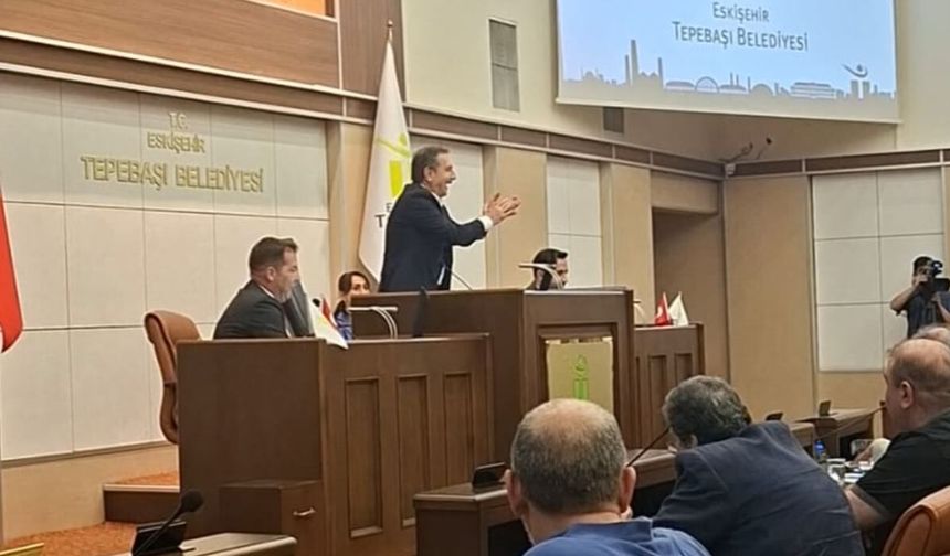 Tepebaşı Belediye Meclisi’nde tansiyon fırladı: Hakim misin, savcı mısın?
