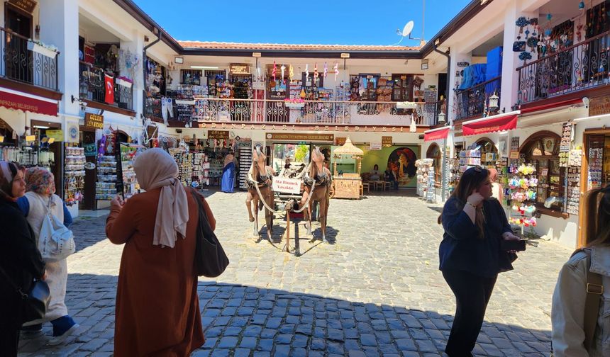 Eskişehir’in tarihi çarşına hafta içinde de ziyaretçi akını!