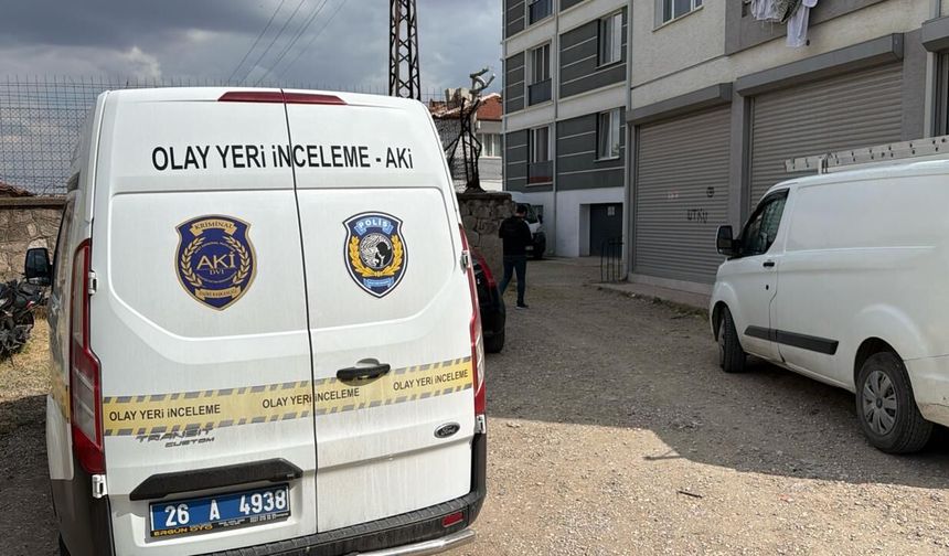 Eskişehir'de alacak verecek kavgası kanlı bitti: 1 kişi silahla yaralandı