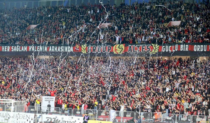 Eskişehirspor kombinelerinde rekor başlangıç: Taraftar akın etti!