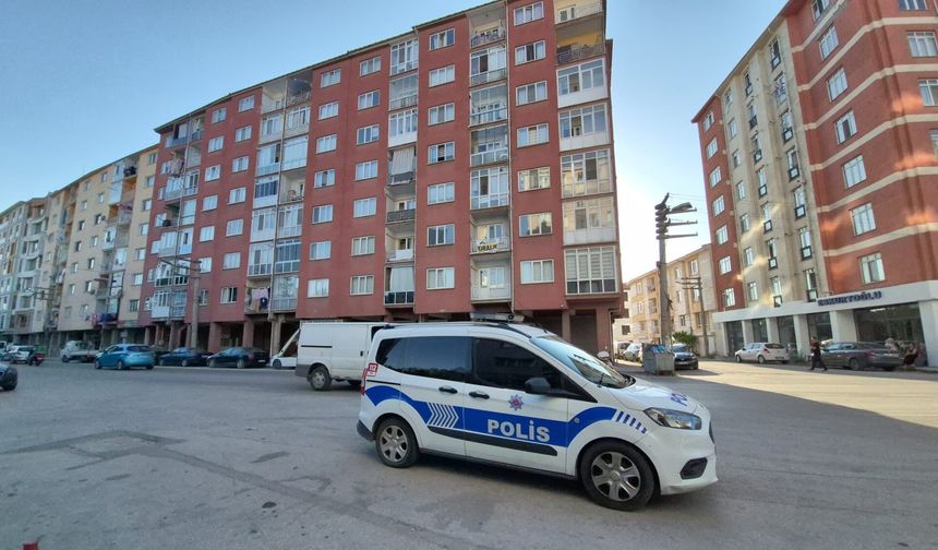 Eşi tatildeydi, Eskişehir'de eve gelen ekipler yatağında ölü buldu!