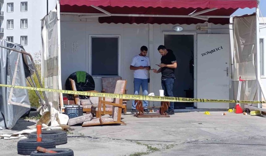 Afyon'da minibüs durağında kanlı olay!