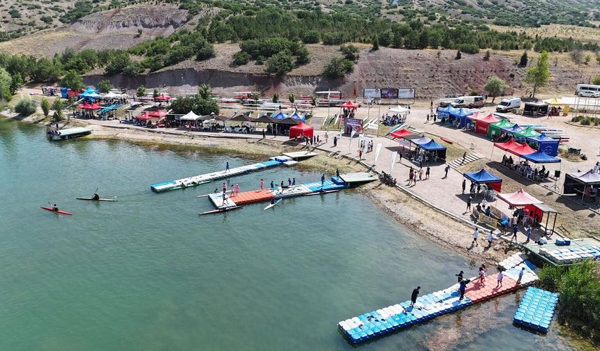 Eskişehir Sarısungur Göleti'nde Kano Türkiye Kupası nefes kesti!