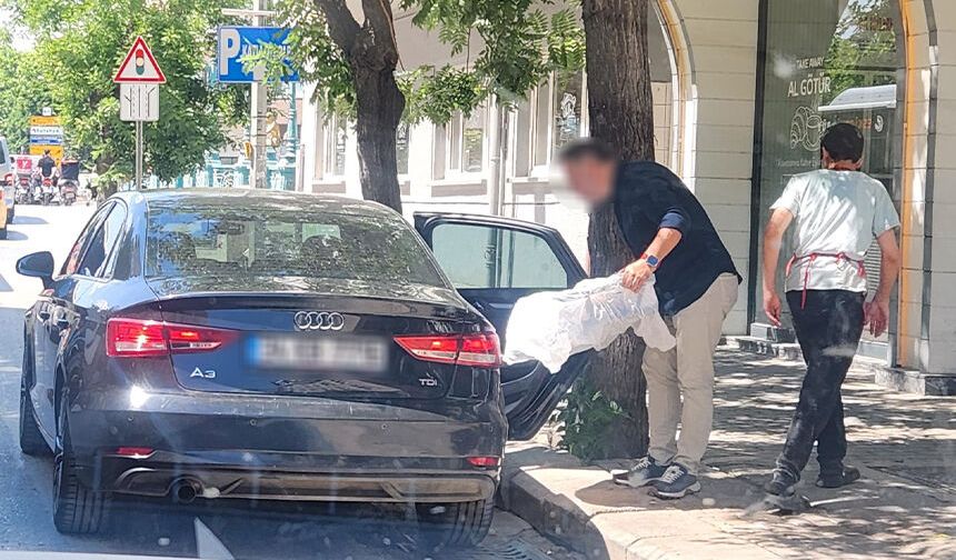 Eskişehir'de yasak olmasına rağmen takan yok: Trafiği kilitliyor