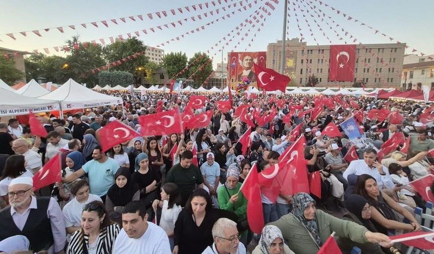 Eskişehir Vilayet Meydanı'nda binlerce kişi buluştu!