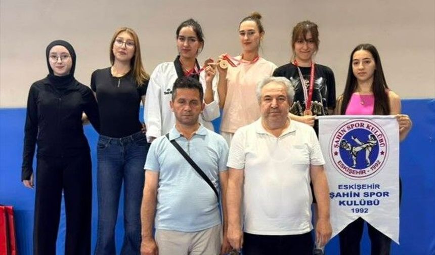 Üç sporcu kürsü sevinci yaşadı!