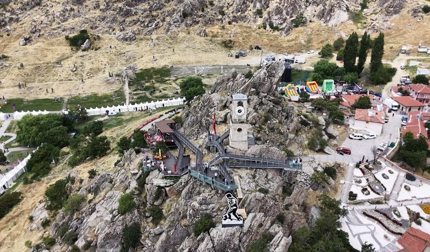 Festival coşkusu seyir terasına taşındı: Sivrihisar manzarasına yoğun ilgi