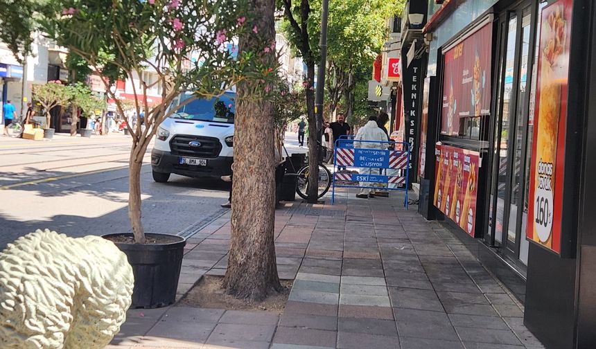 ESKİ ekiplerinden 2 Eylül Caddesi'nde altyapı çalışması