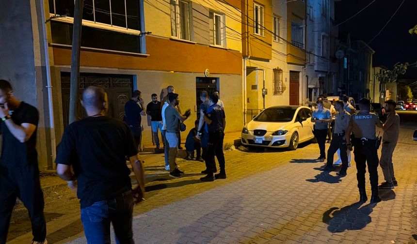 Eskişehir'de iki aile birbirine girdi: Polis dahil 11 kişi yaralandı