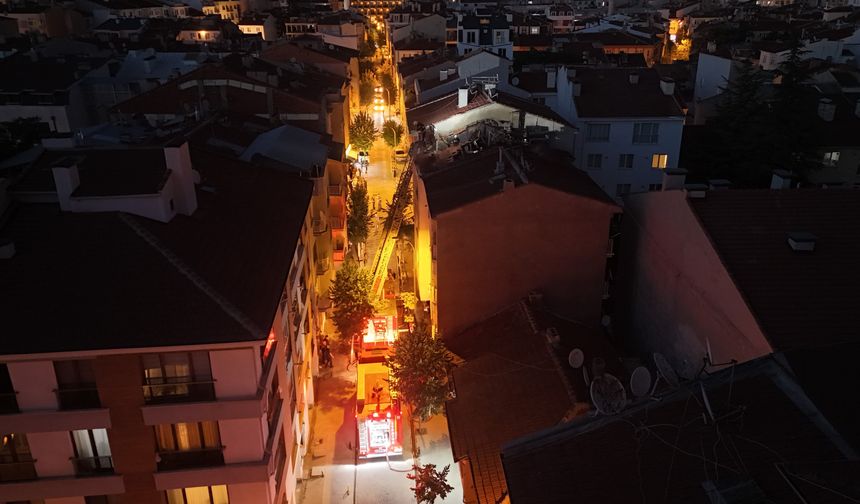 Eskişehir'de mahalleyi ayağa  kaldıran yangın!