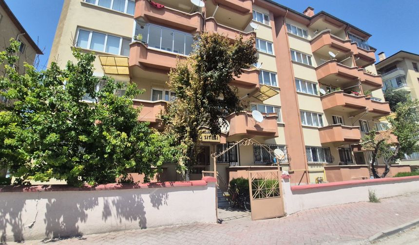 Eskişehir’de pes dedirten hırsızlık:Çatı kapısını söküp götürdüler