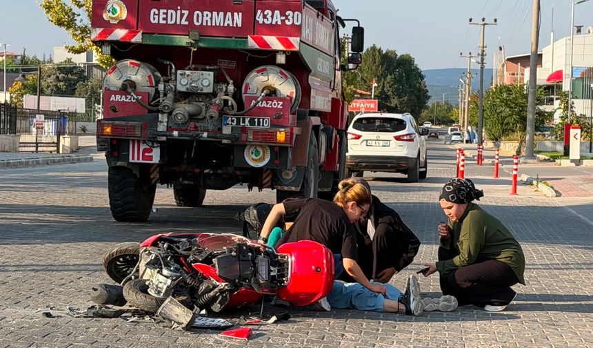 Gediz’de arazöz ile motosiklet çarpıştı