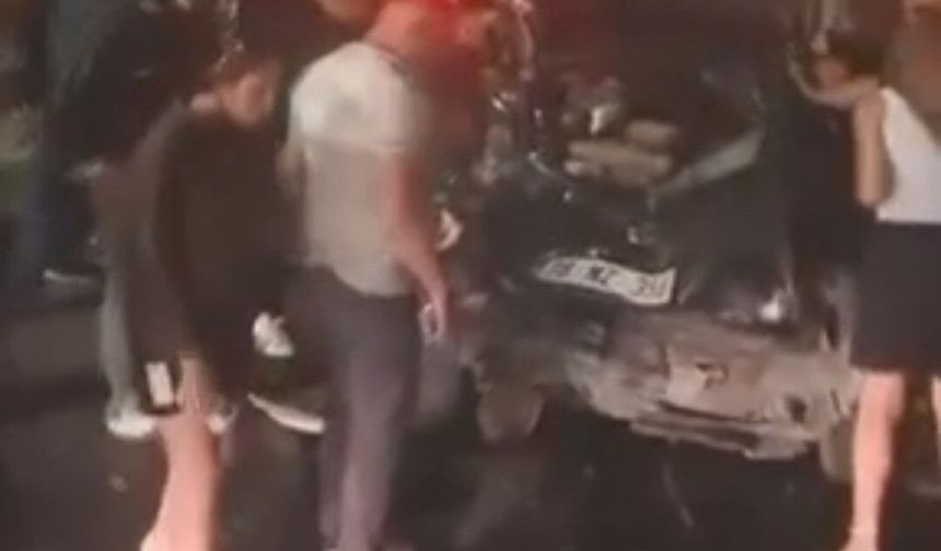 Afyon'da astsubayları taşıyan otomobil bariyerlere çarptı!
