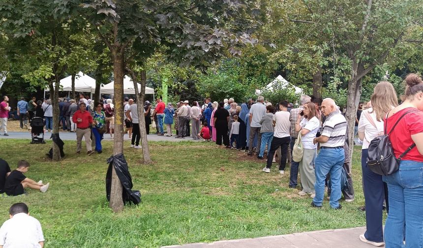Eskişehirliler oraya akın etti: 25 bin yemek fişi 1 saatte tükendi!