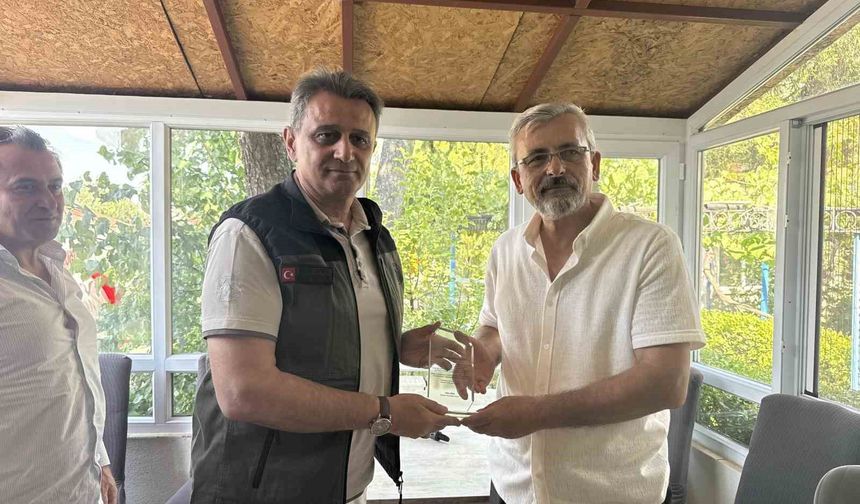 Kızılinler yangın timine teşekkür plaketi