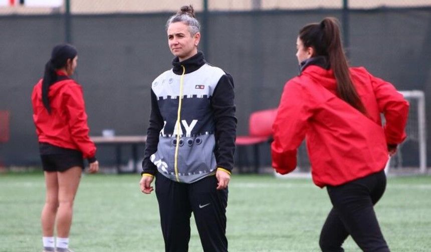 Kız futbolunda yeni yetenekler Konca Spor’da yetişecek