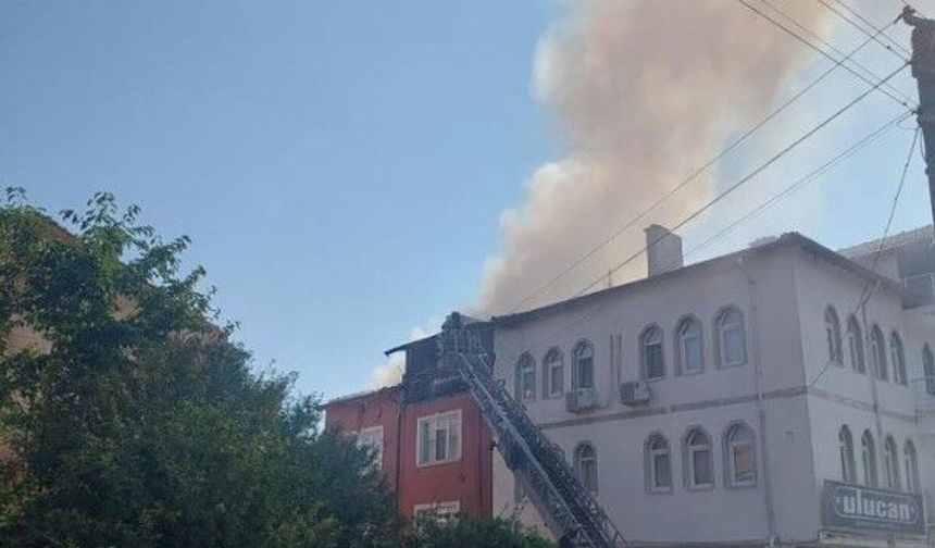 Kütahya’da çatı katında yangın paniği