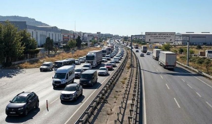 Eskişehir-Bozüyük güzergahında trafik çilesi: 40 dakikalık yol 2 saati aştı!