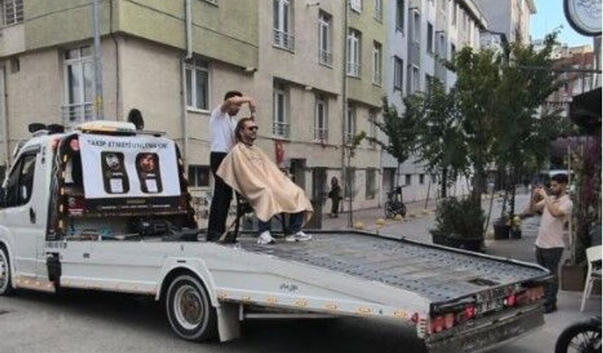 Eskişehir’de sıradışı tıraş! Çekicinin kasasında saç kesti!