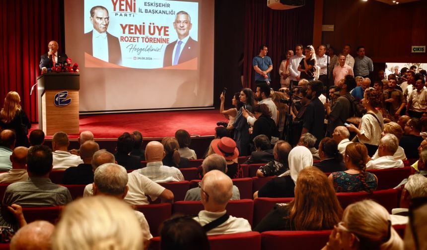 YENİ Parti Eskişehir’de yeni üyelere rozet takıldı!