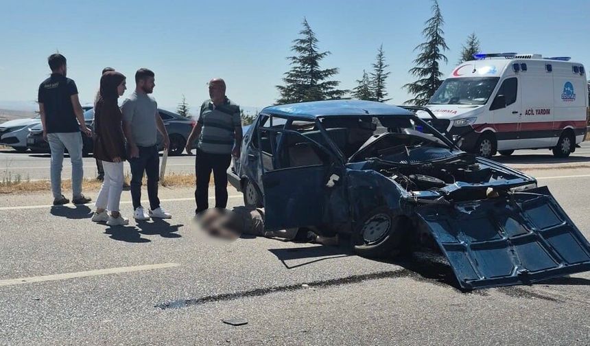 Eskişehir’de iki araç birbirine girdi: 1’i bebek, 1’i çocuk 6 yaralı!