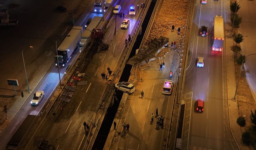 Afyon’da can pazarı! Tuğla yüklü tır devrildi, 1 ölü 7 yaralı