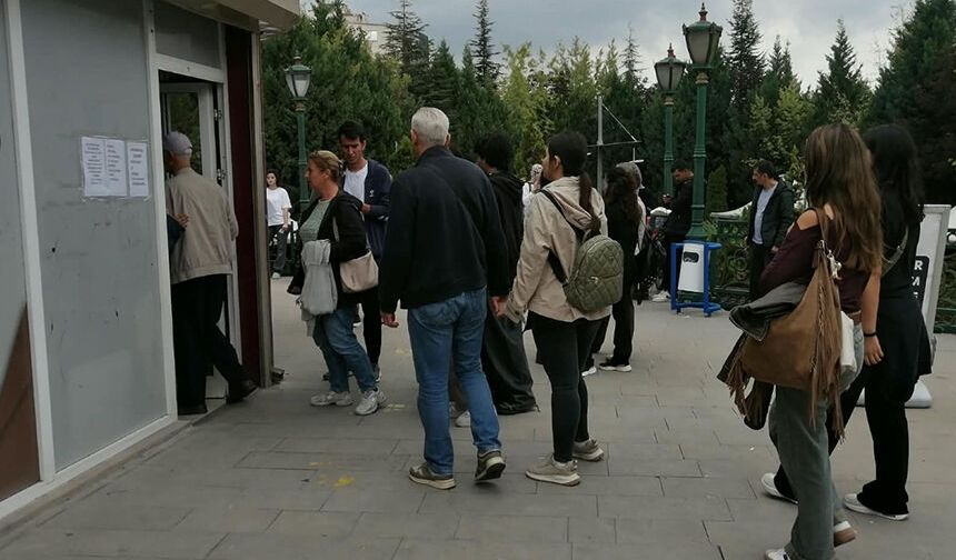 Eskişehir’de üniversite hareketliliği başladı: Uzun kuyruklar oluştu