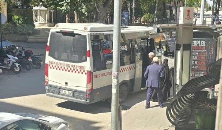 Bilecik’te minibüs durağına park eden sürücü tepki çekti