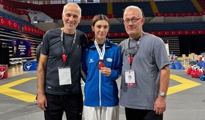 Zehra Akar kulübünü gururlandırdı