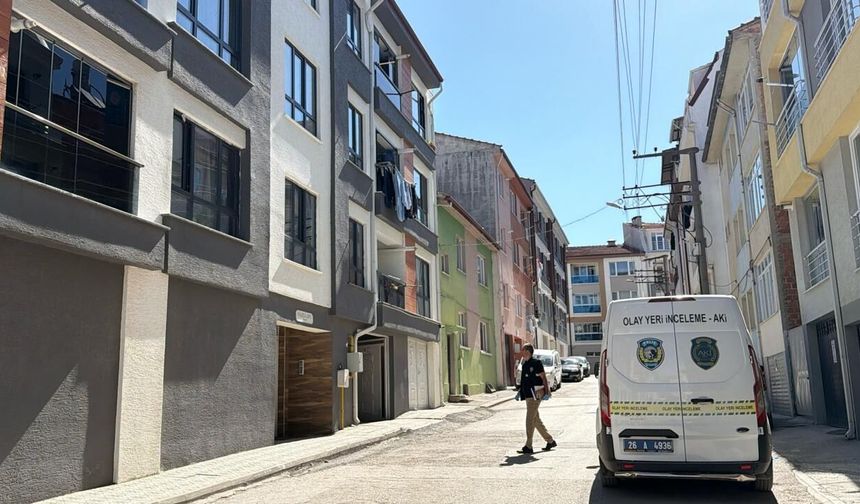Eskişehir'de down sendromlu çocuk 3’üncü kattan düşerek ağır yaralandı!