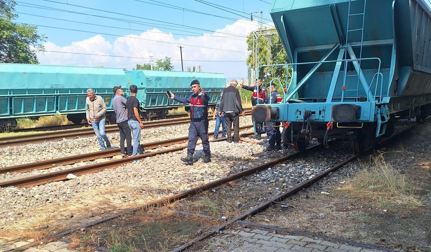 Eskişehir tren istasyonunda facianın eşiğinden dönüldü: 1’i çocuk 2 yaralı