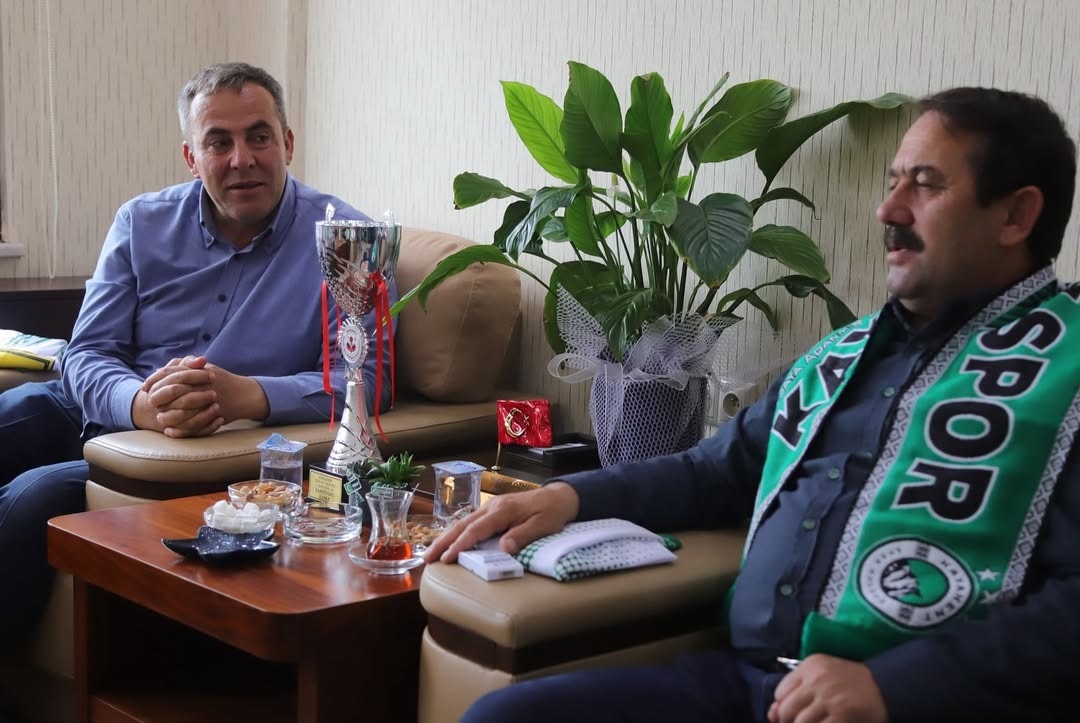Kupayı Başkan Özmen’e Götürdüler (3)