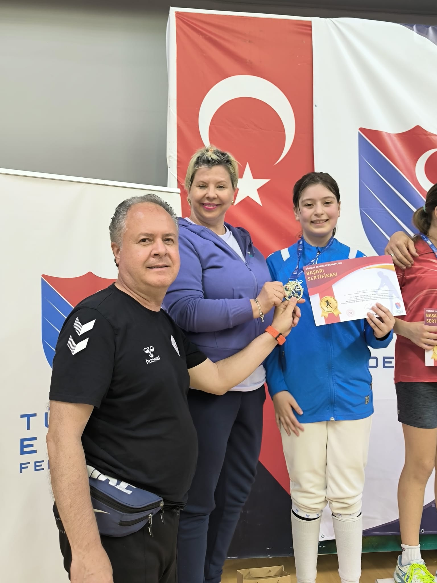 Öykü Madalyaya Doymuyor (1)